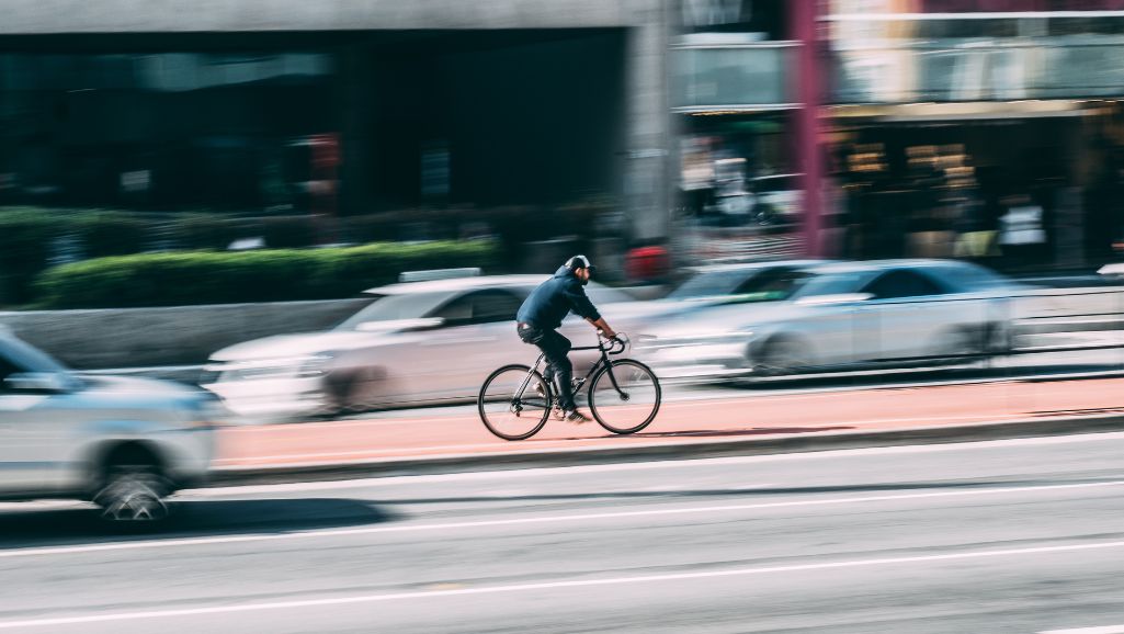 cyclist riding on boulevard leading to accident needing Houston car accident attorney