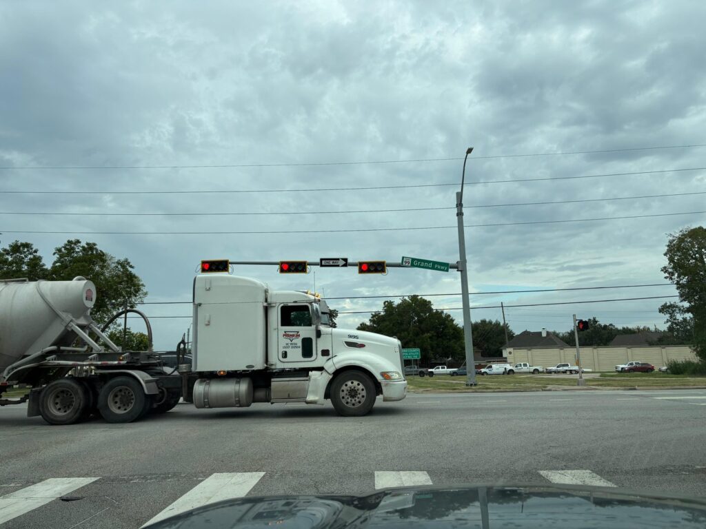 Cement tanker tractor-trailer crossing a signalised Grand Parkway (SH-99) intersection in Sugar Land, Texas